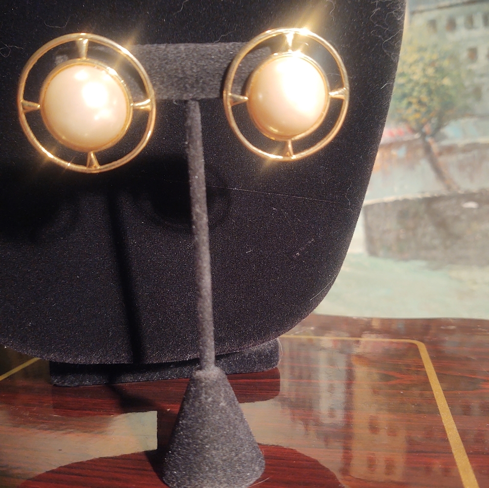 Vintage retro faux pearls earrings
